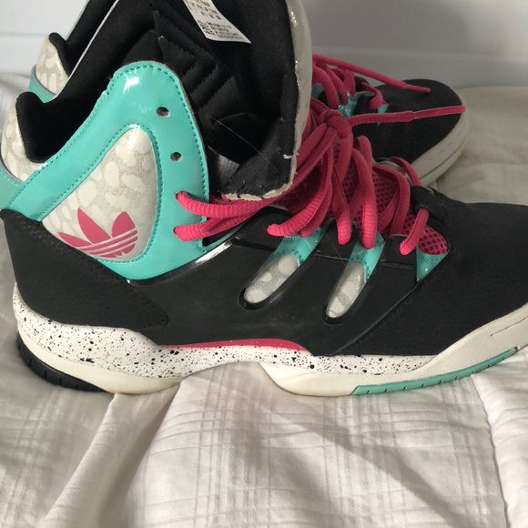 Adidas Women’s 8.5 High Tops - Picture 4 of 5